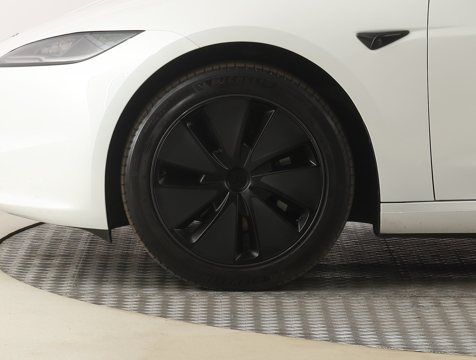 Tesla Model 3 Standard Range Plus – fotografie 20