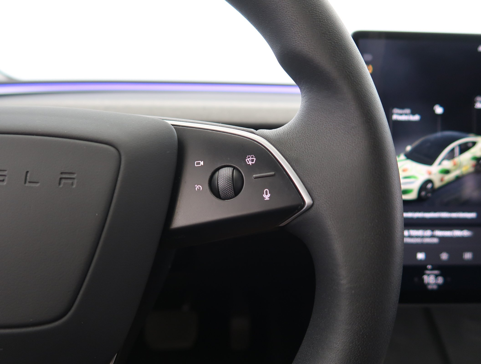 Tesla Model 3 Standard Range Plus – fotografie 22