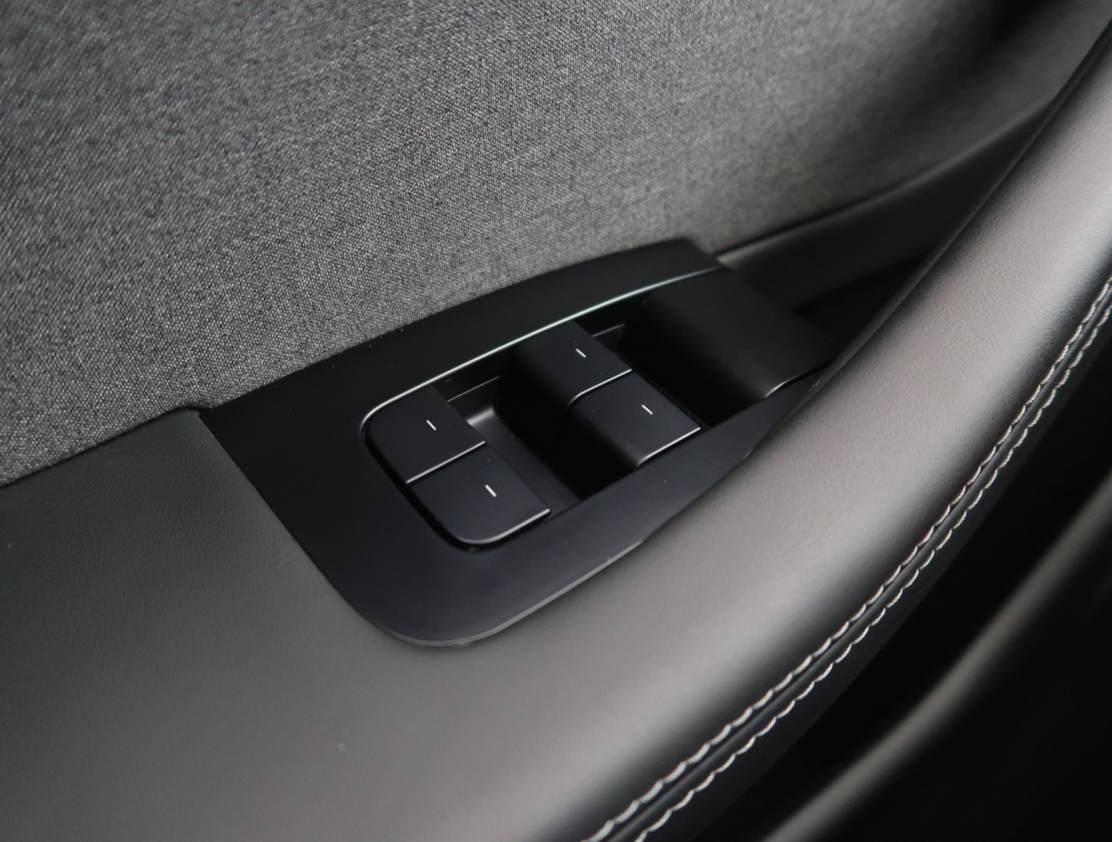 Tesla Model 3 Standard Range Plus – fotografie 26