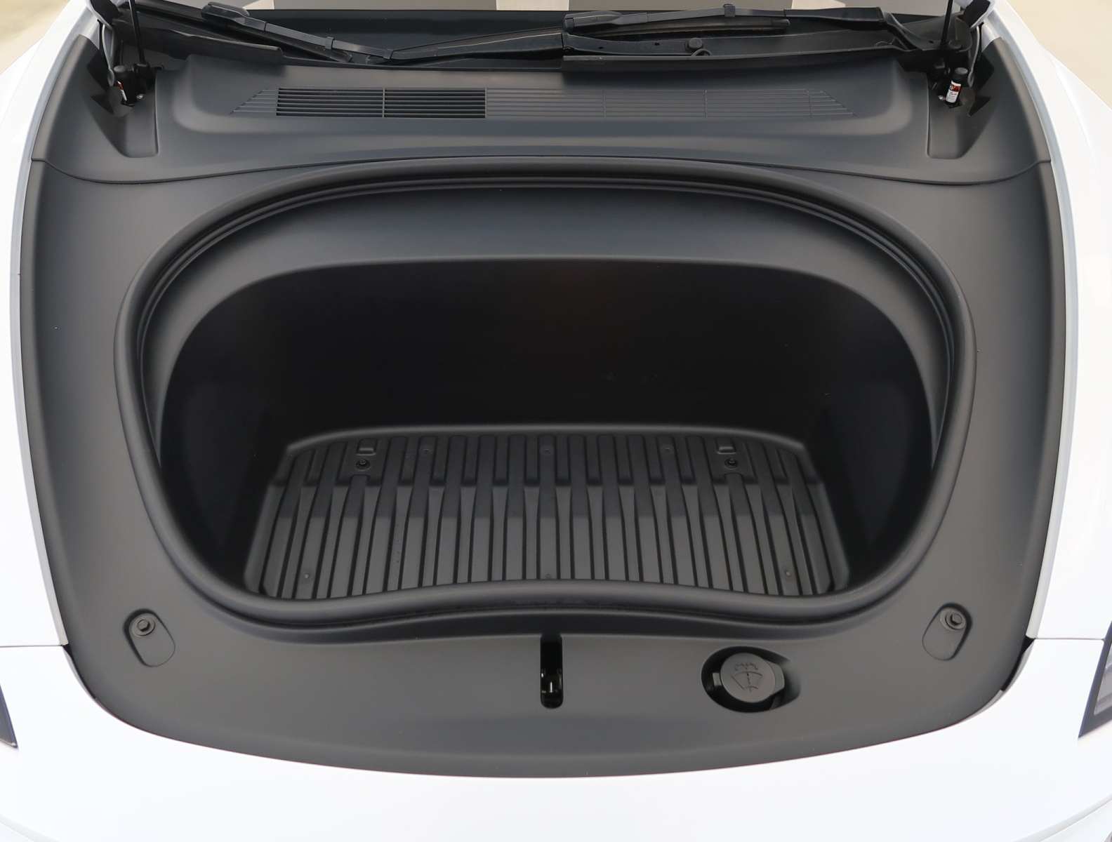 Tesla Model 3 Standard Range Plus – fotografie 27