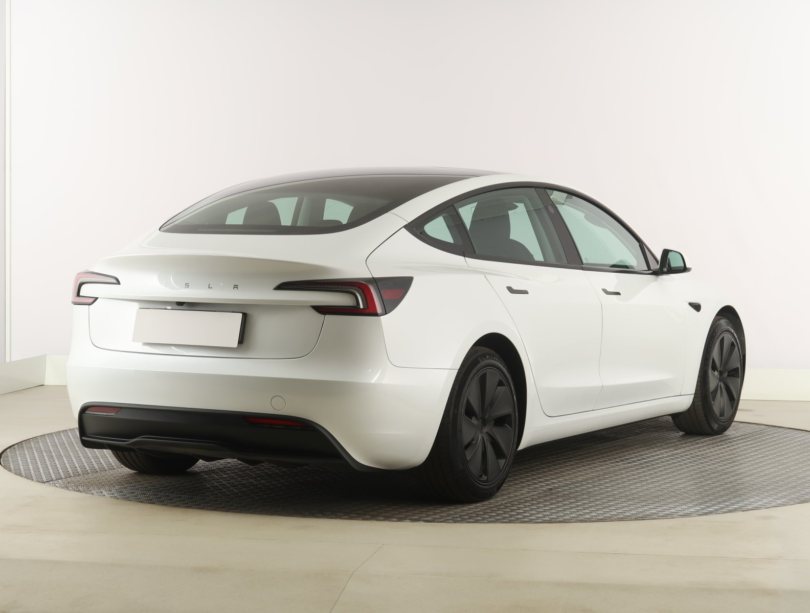 Tesla Model 3 Standard Range Plus – fotografie 7