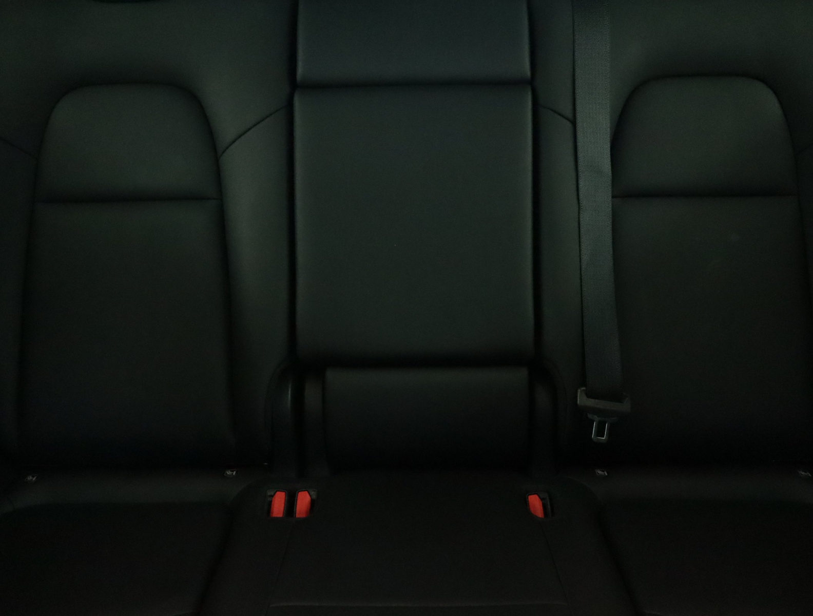 Tesla Model Y Long Range AWD – fotografie 14