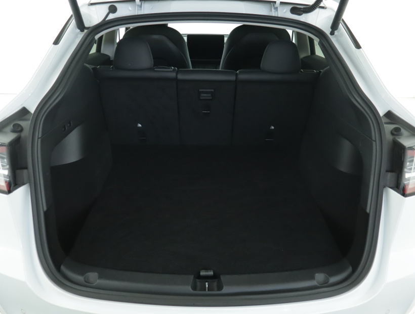 Tesla Model Y, 2022