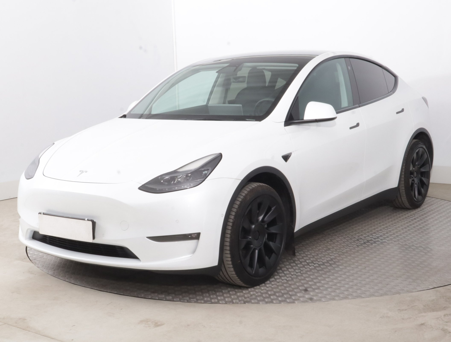 Tesla Model Y Long Range AWD – fotografie 3