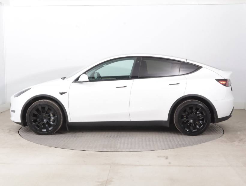 Tesla Model Y, 2022
