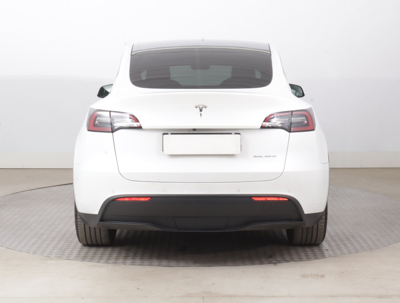 Tesla Model Y, 2022