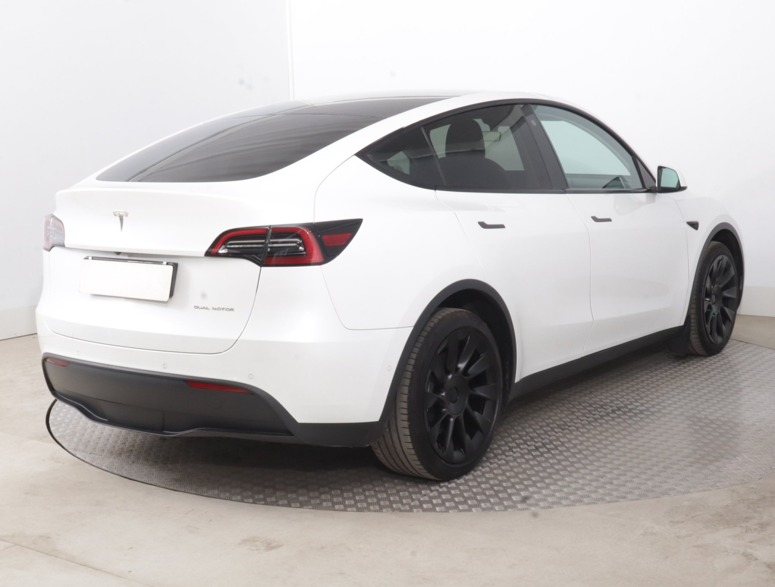 Tesla Model Y Long Range AWD – fotografie 7