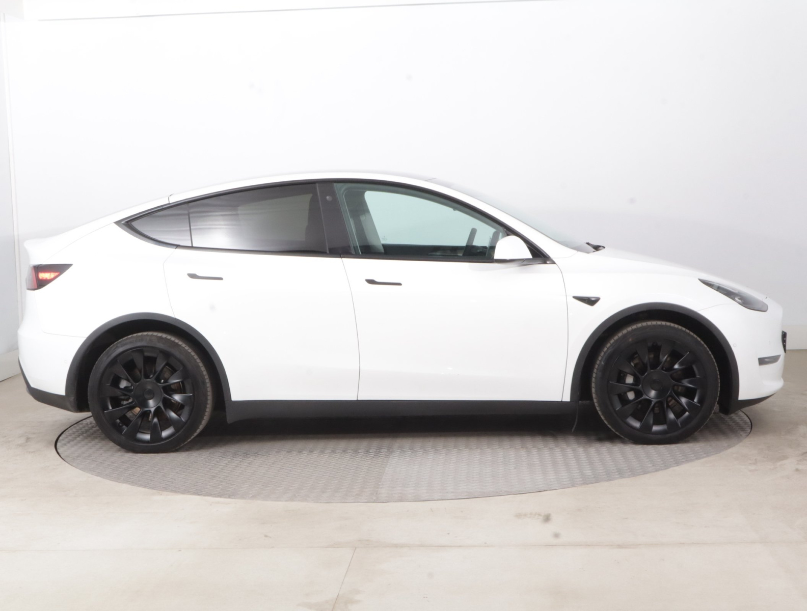 Tesla Model Y Long Range AWD – fotografie 8