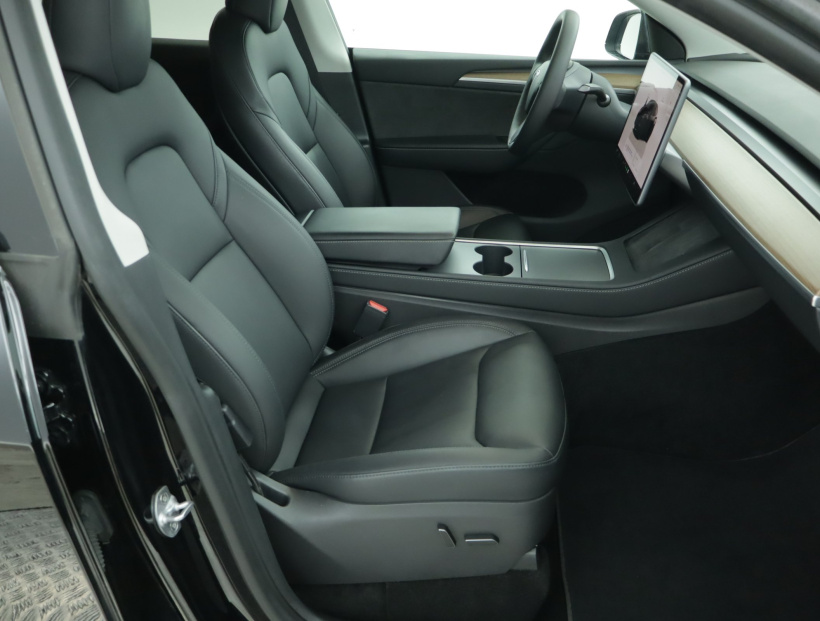 Tesla Model Y, 2023