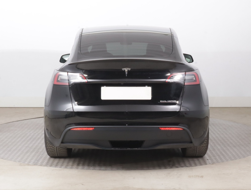 Tesla Model Y, 2023