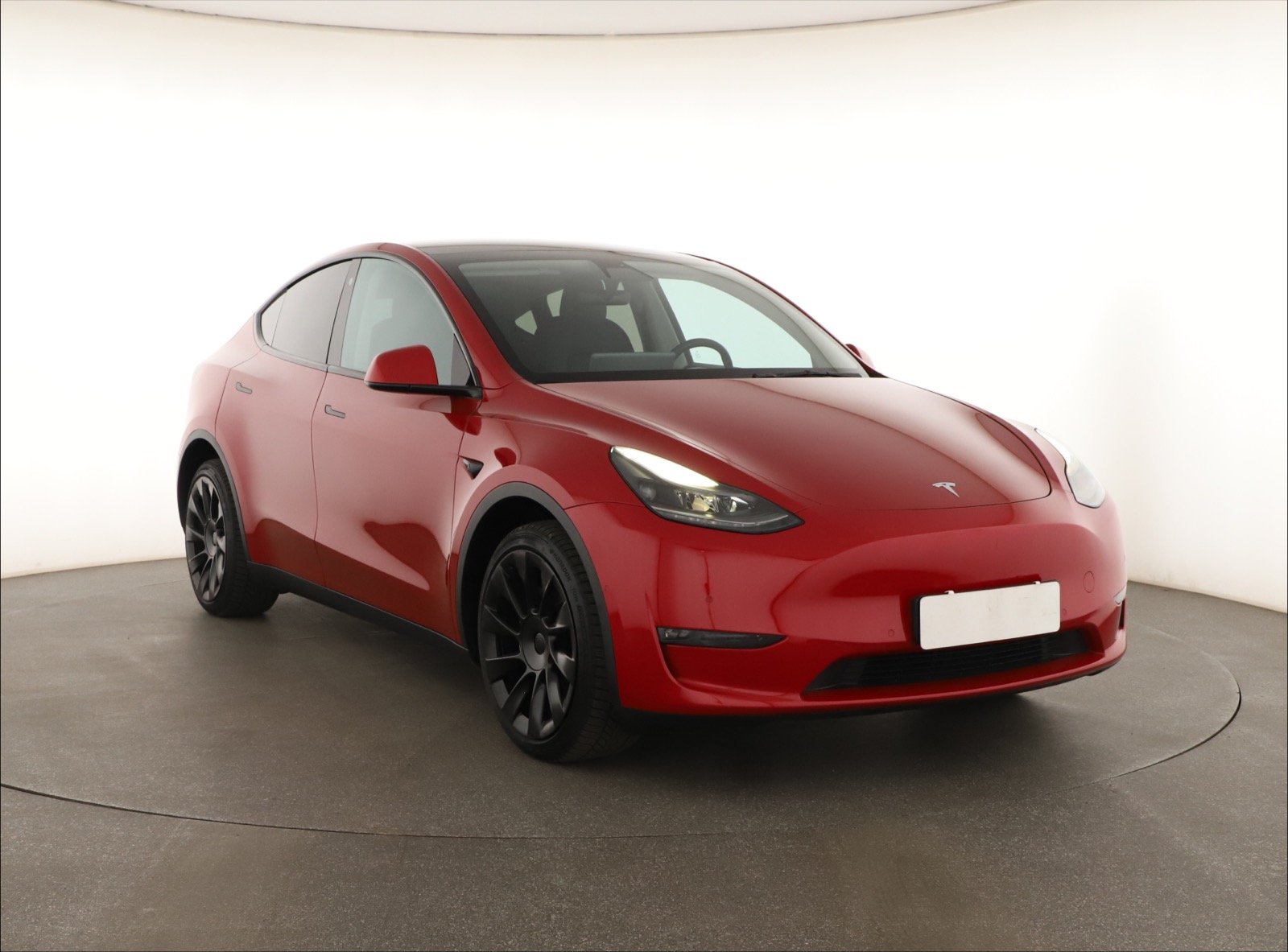 Tesla Model Y Long Range AWD – fotografie 1