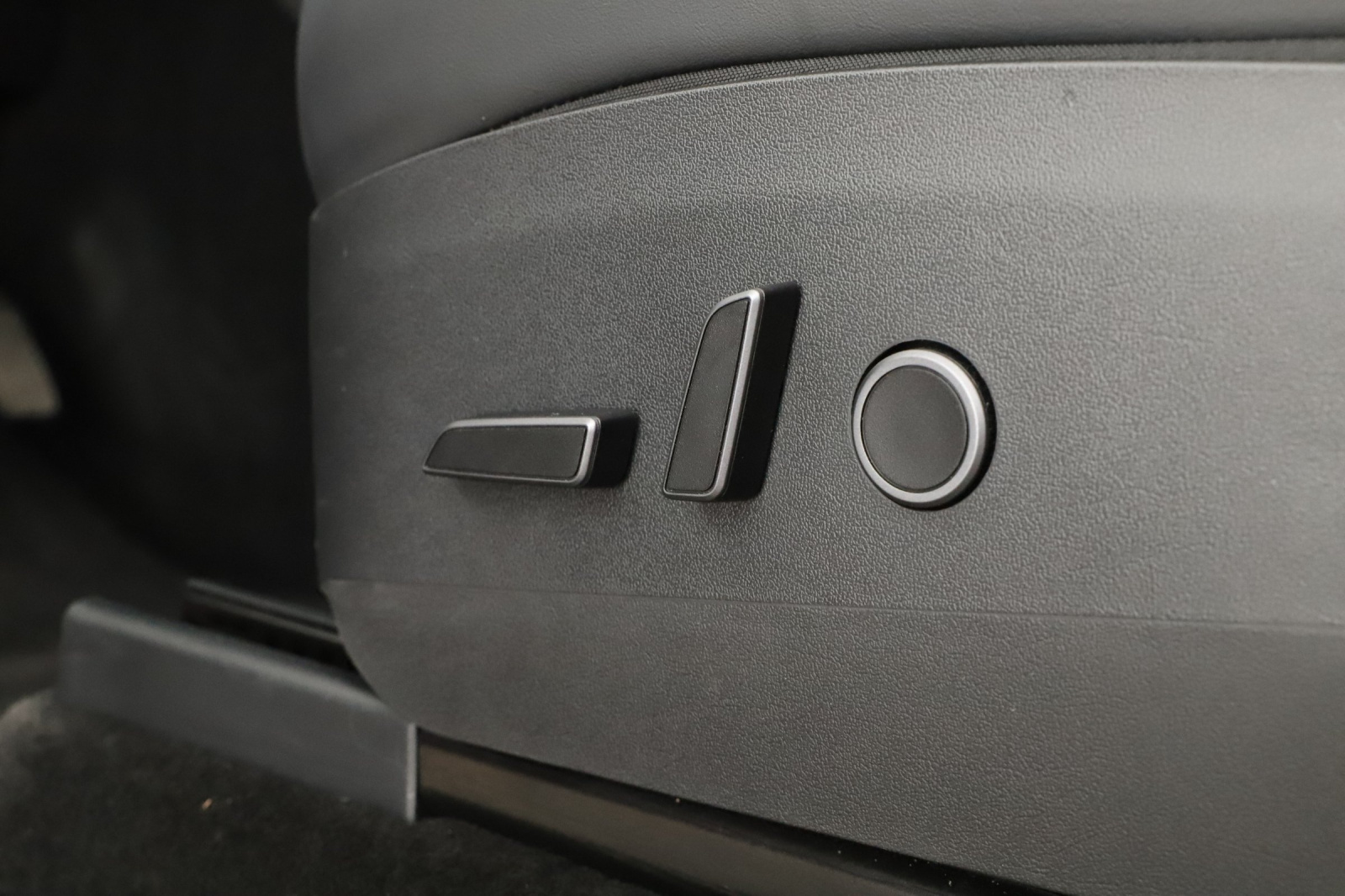 Tesla Model Y Long Range AWD – fotografie 16