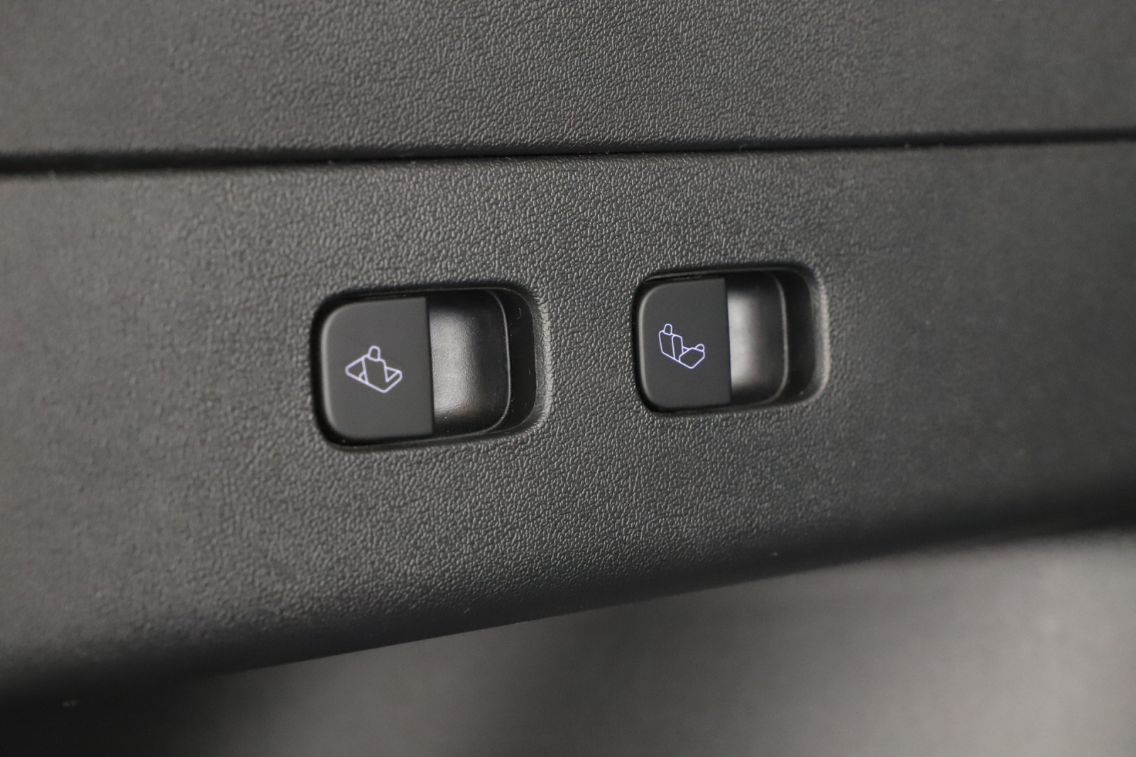 Tesla Model Y Long Range AWD – fotografie 18