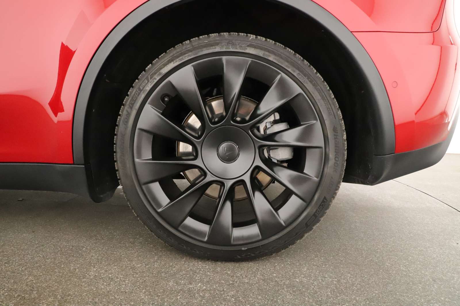 Tesla Model Y Long Range AWD – fotografie 26