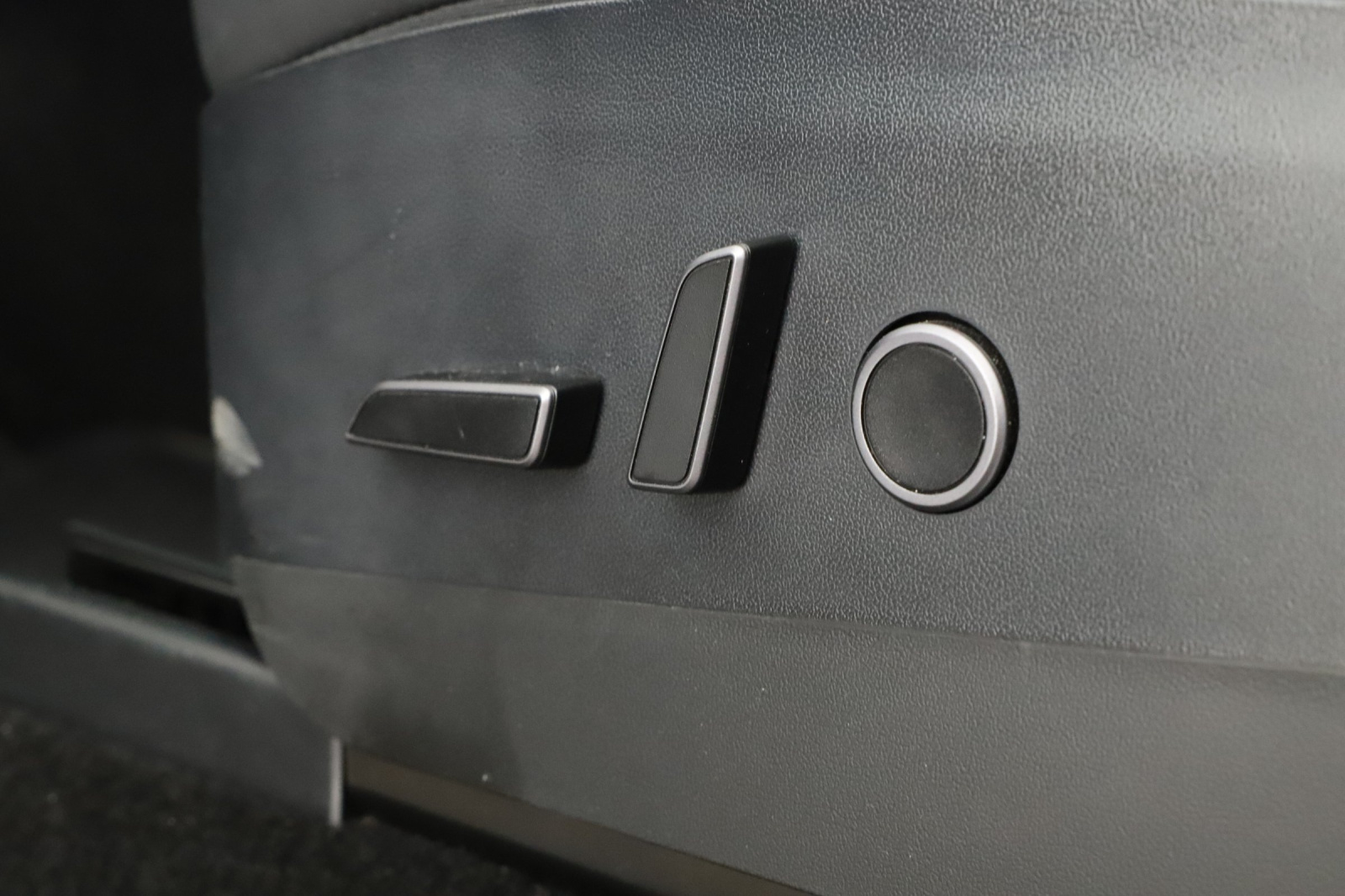 Tesla Model Y Standard Range – fotografie 16