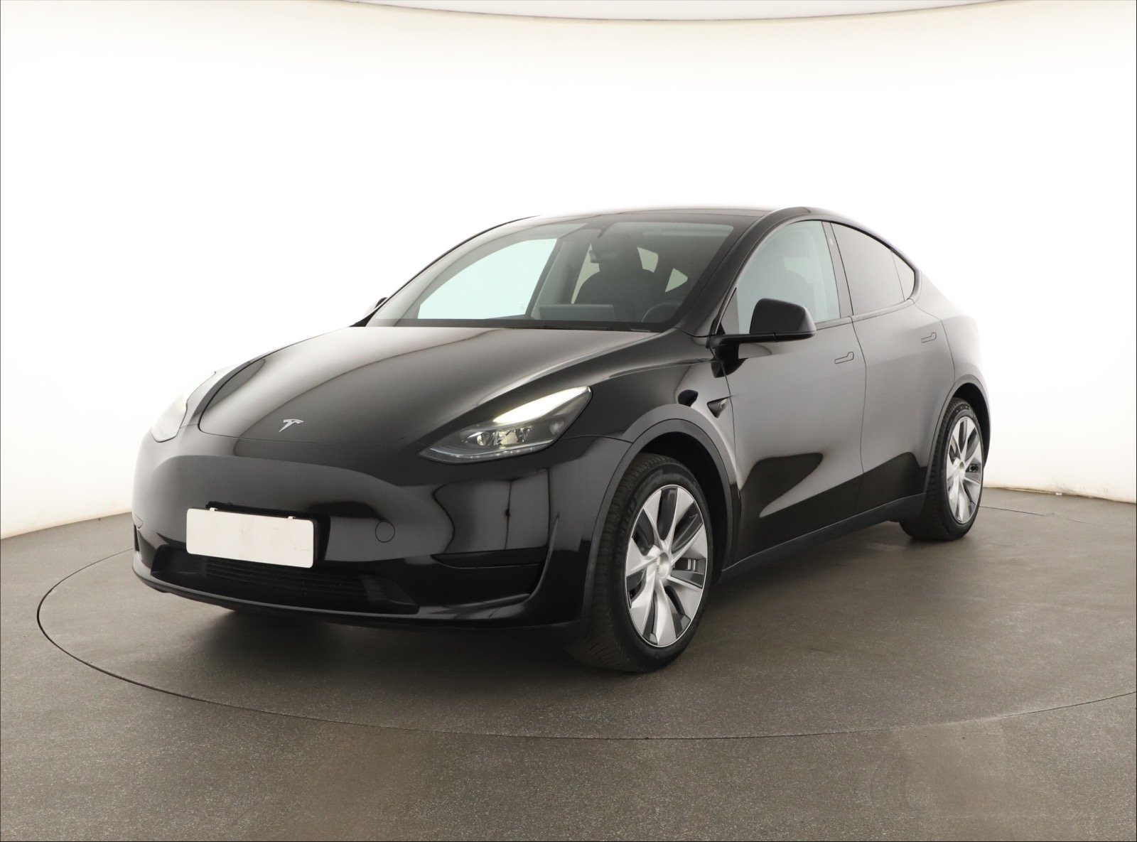Tesla Model Y Standard Range – fotografie 3