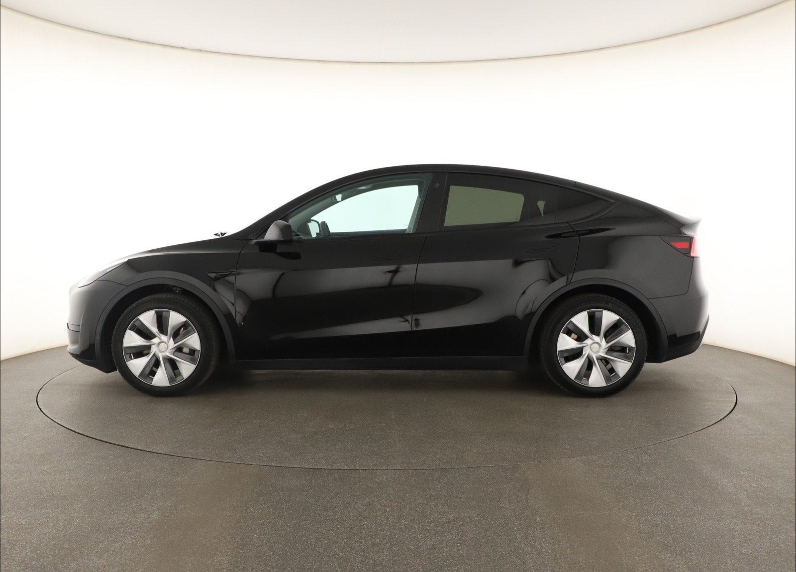 Tesla Model Y Standard Range – fotografie 4