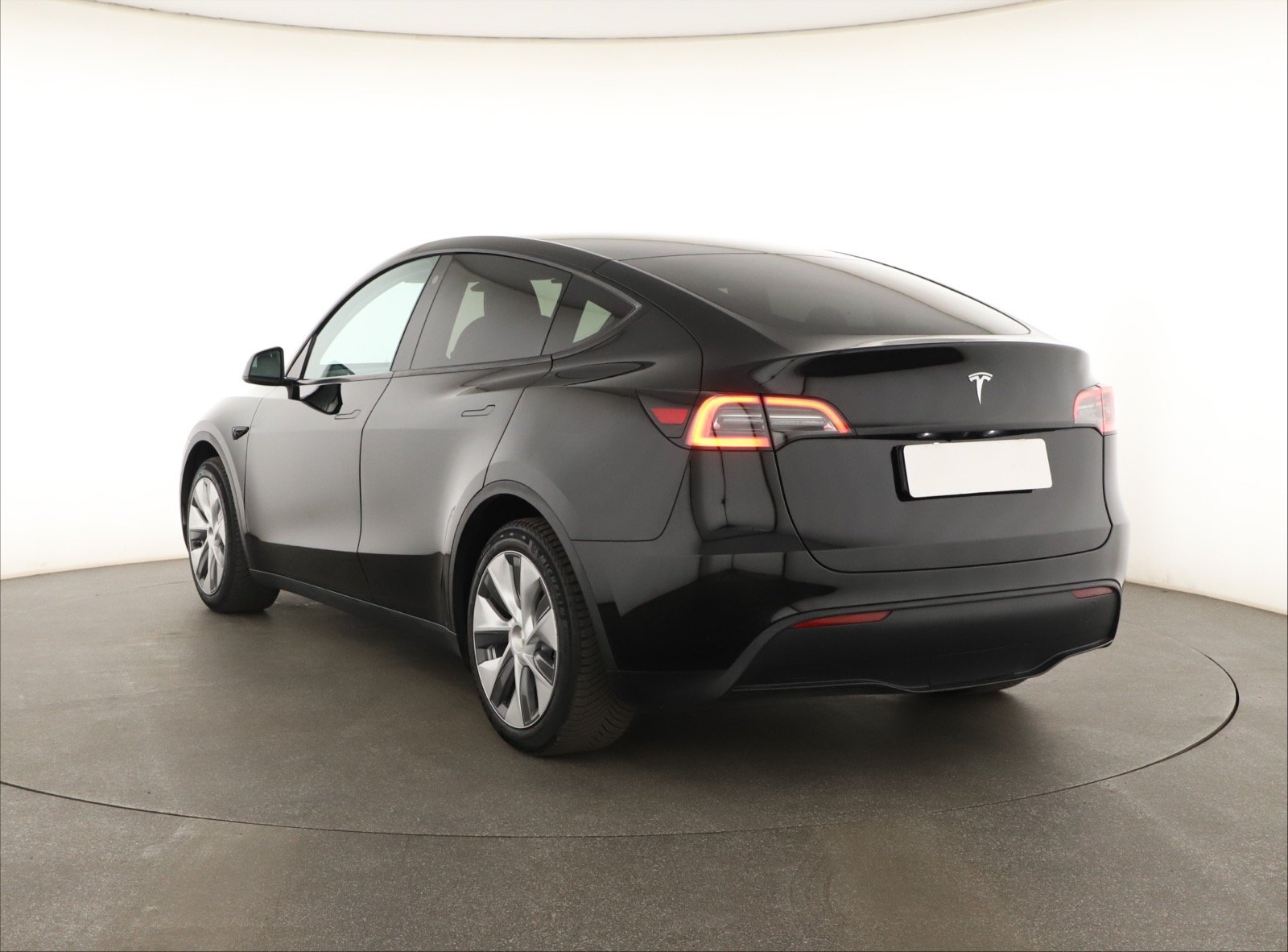 Tesla Model Y Standard Range – fotografie 5