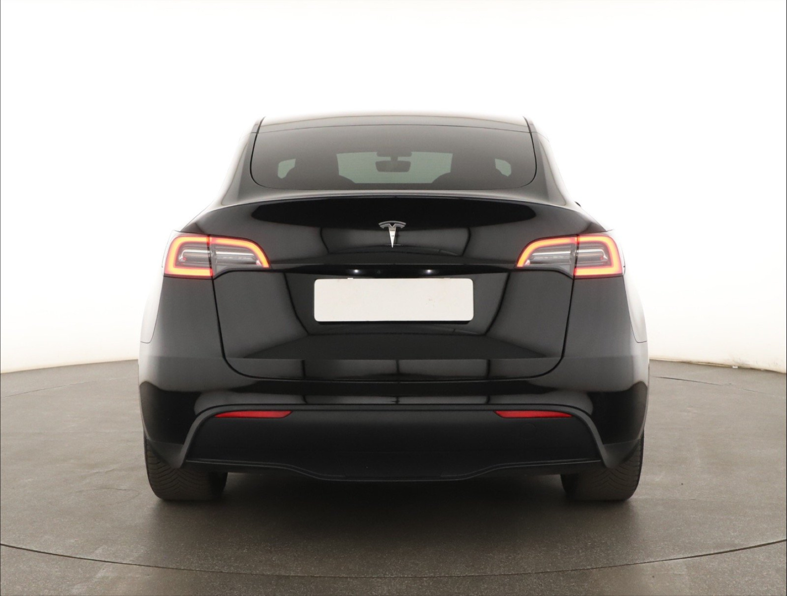 Tesla Model Y Standard Range – fotografie 6