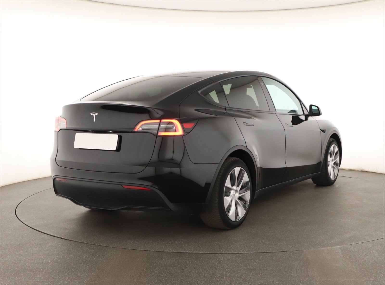 Tesla Model Y Standard Range – fotografie 7
