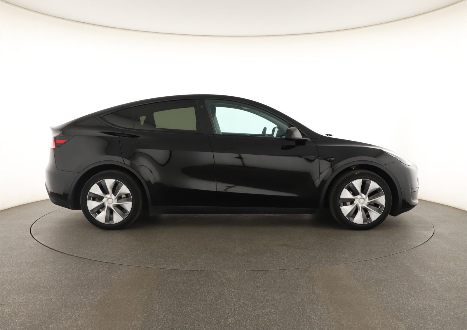 Tesla Model Y Standard Range – fotografie 8