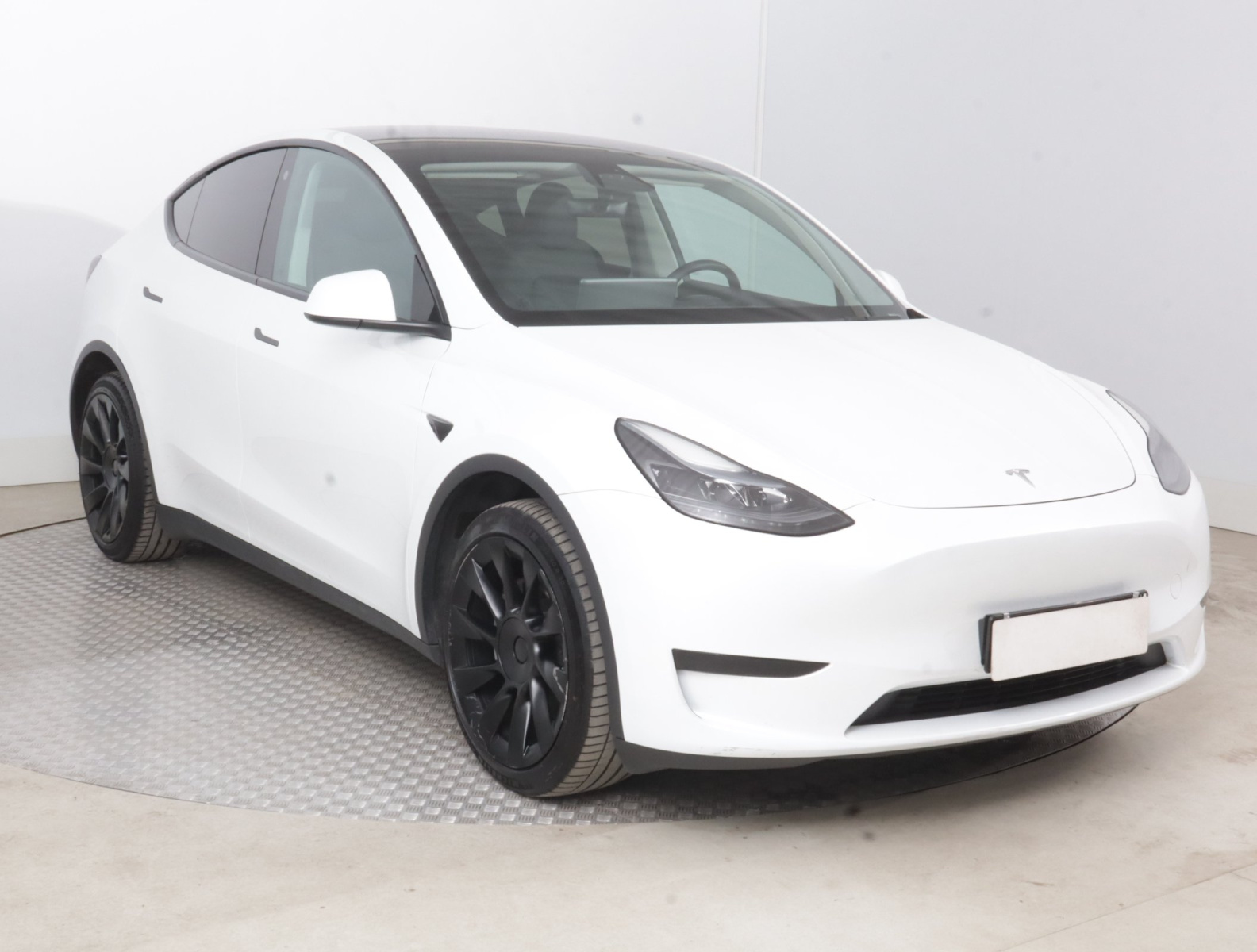 Tesla Model Y Standard Range – fotografie 1