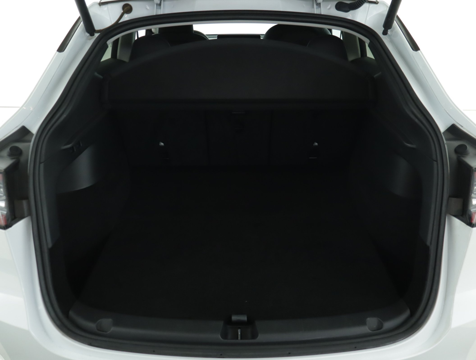 Tesla Model Y Standard Range – fotografie 20