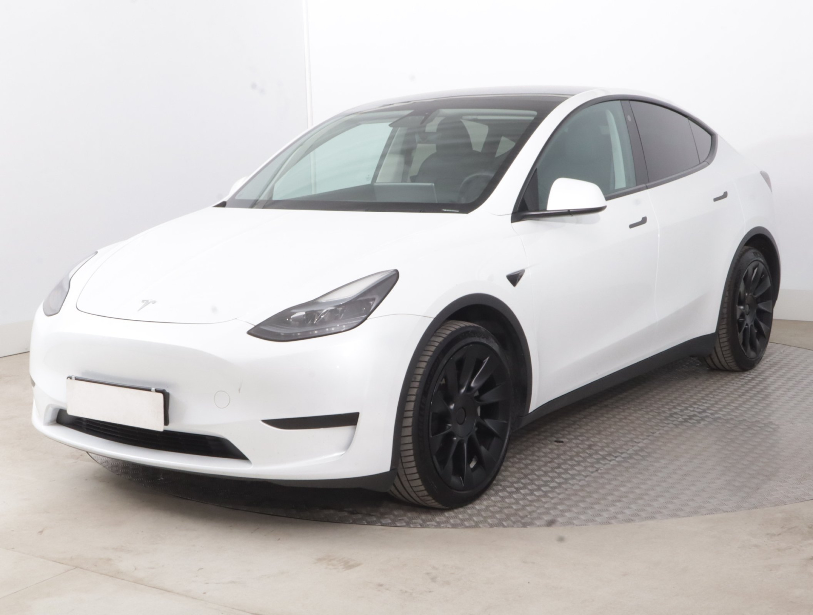 Tesla Model Y Standard Range – fotografie 3