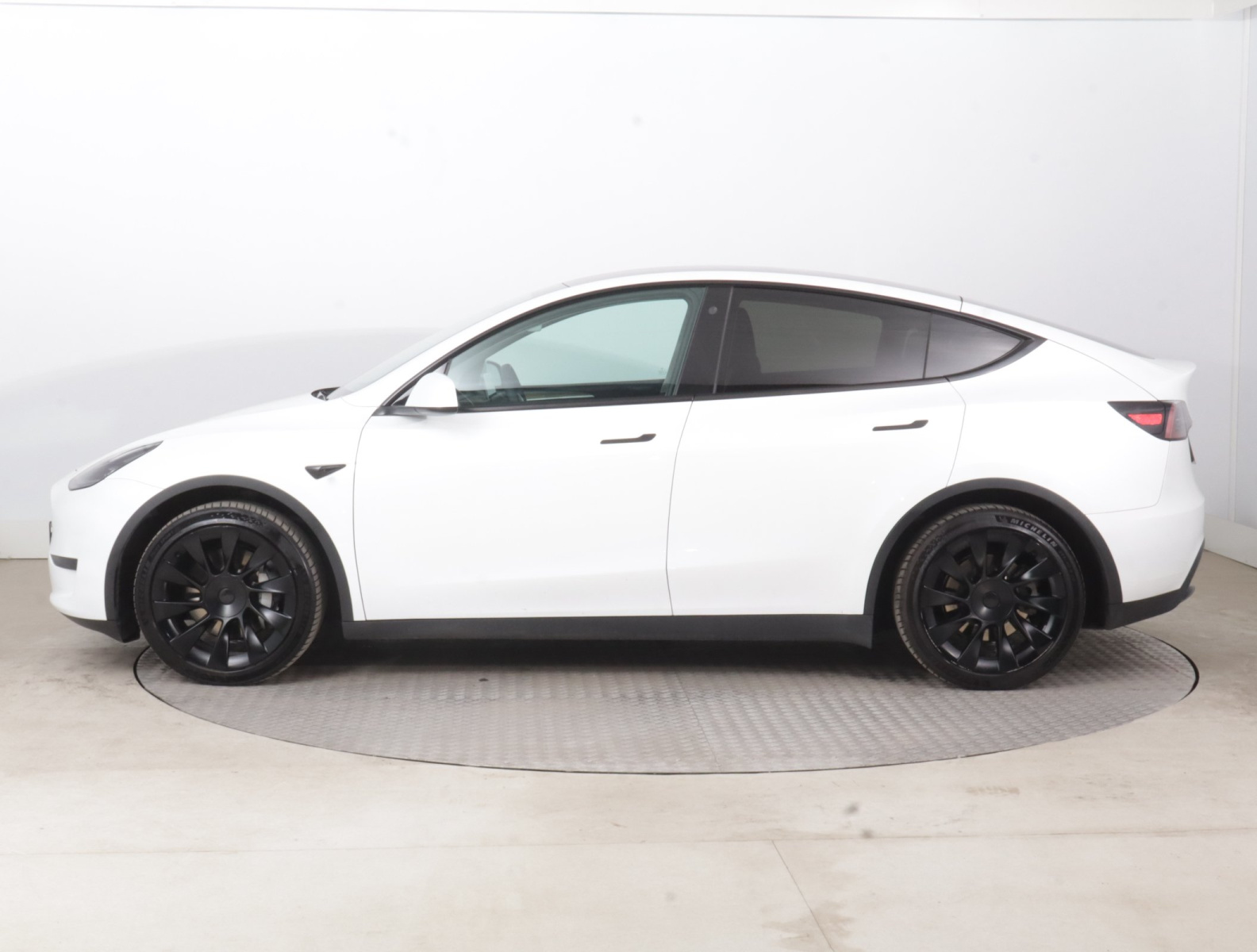 Tesla Model Y Standard Range – fotografie 4