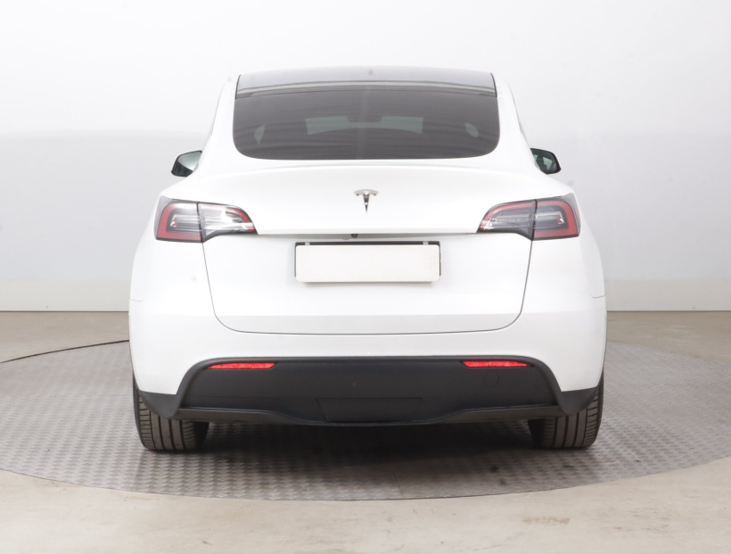 Tesla Model Y, 2022