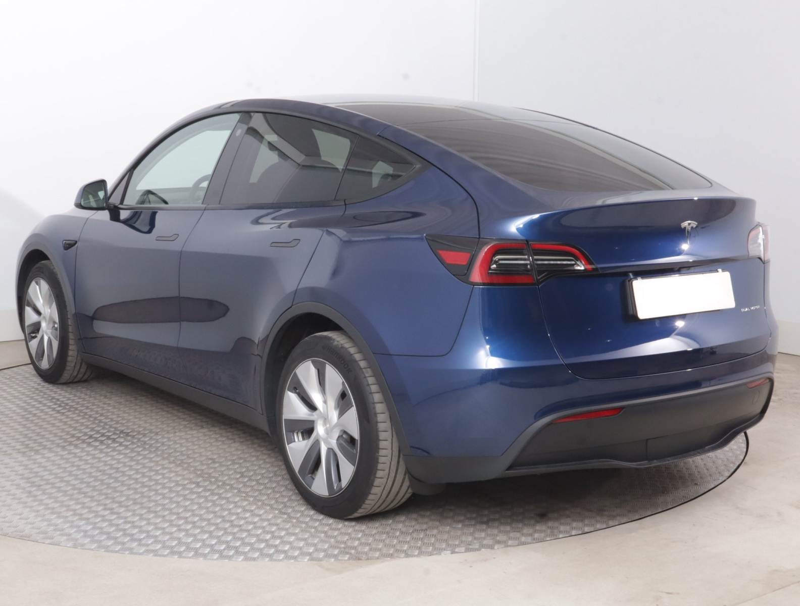 Tesla Model Y Long Range AWD – fotografie 5