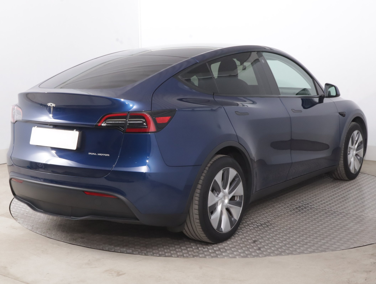 Tesla Model Y Long Range AWD – fotografie 7