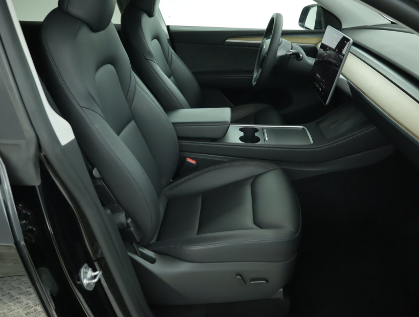 Tesla Model Y, 2023