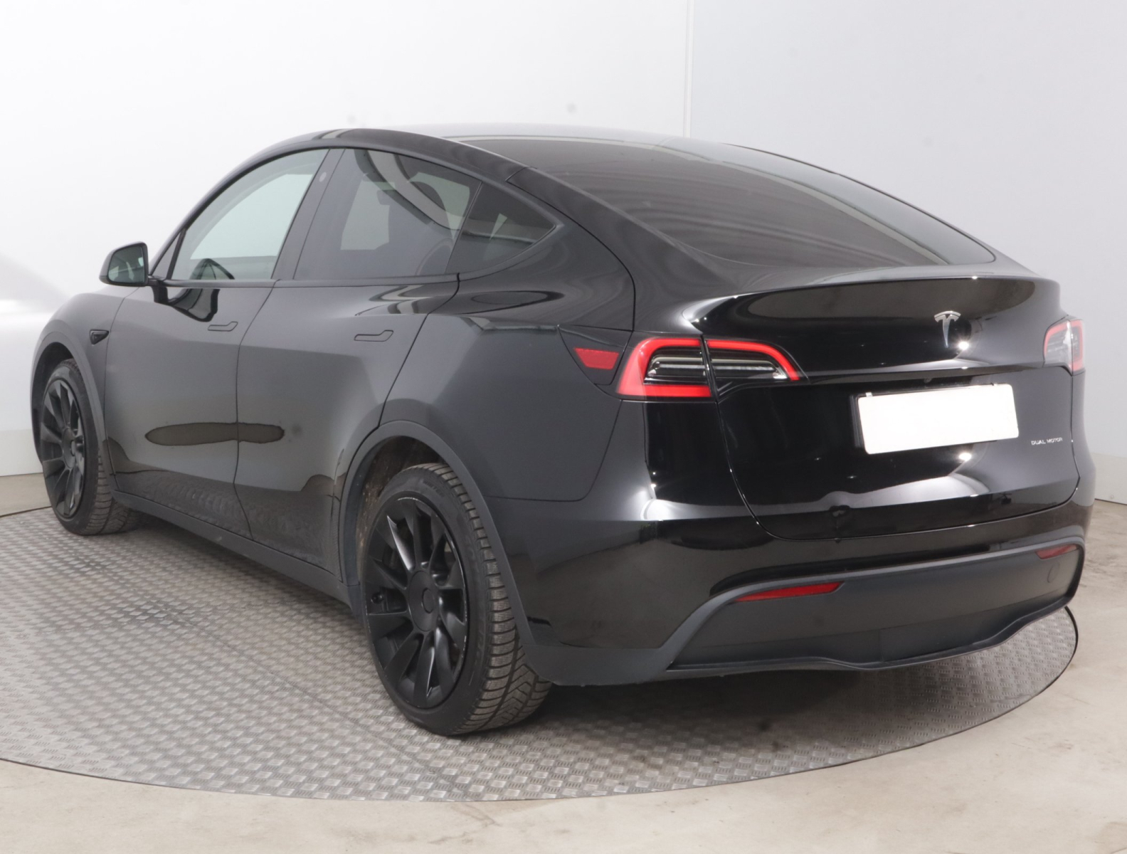 Tesla Model Y - 2023