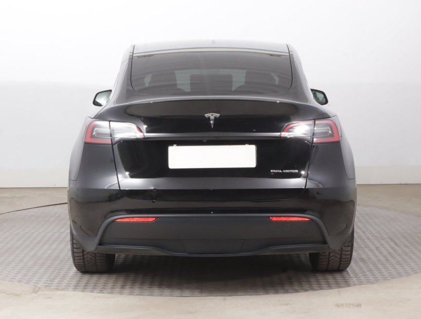 Tesla Model Y, 2023