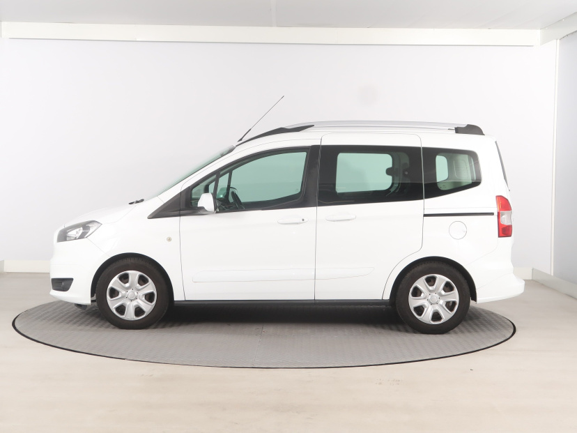 Ford Tourneo Courier, 2017