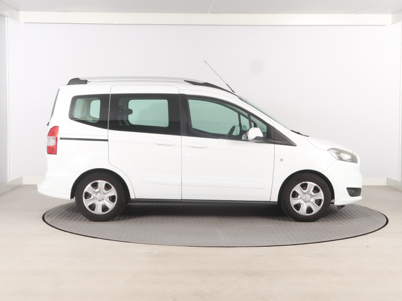 Ford Tourneo Courier, 2017