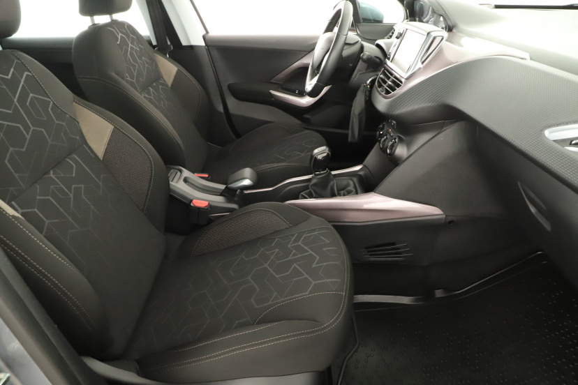 Peugeot 2008, 2015