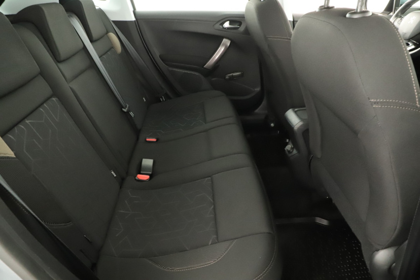 Peugeot 2008, 2015