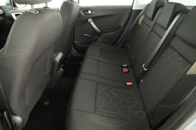 Peugeot 2008, 2015