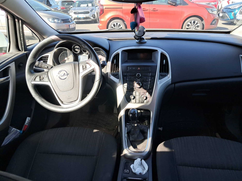 Opel Astra, 2011
