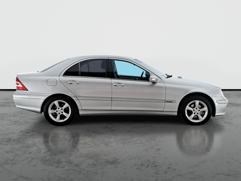 Mercedes-Benz C, 2004
