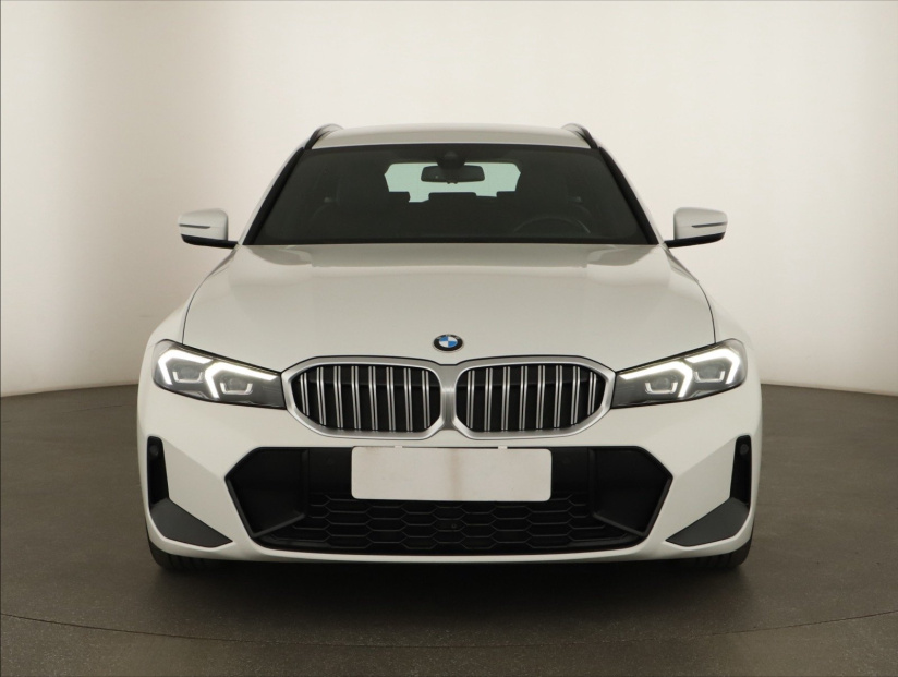 BMW 3, 2022