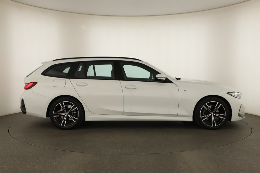BMW 3, 2022