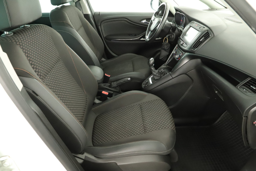 Opel Zafira, 2019