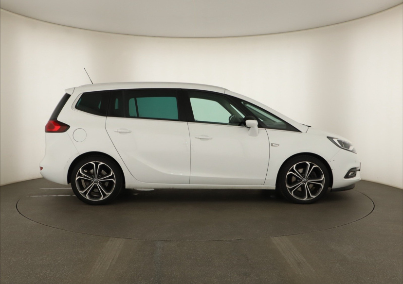 Opel Zafira, 2019