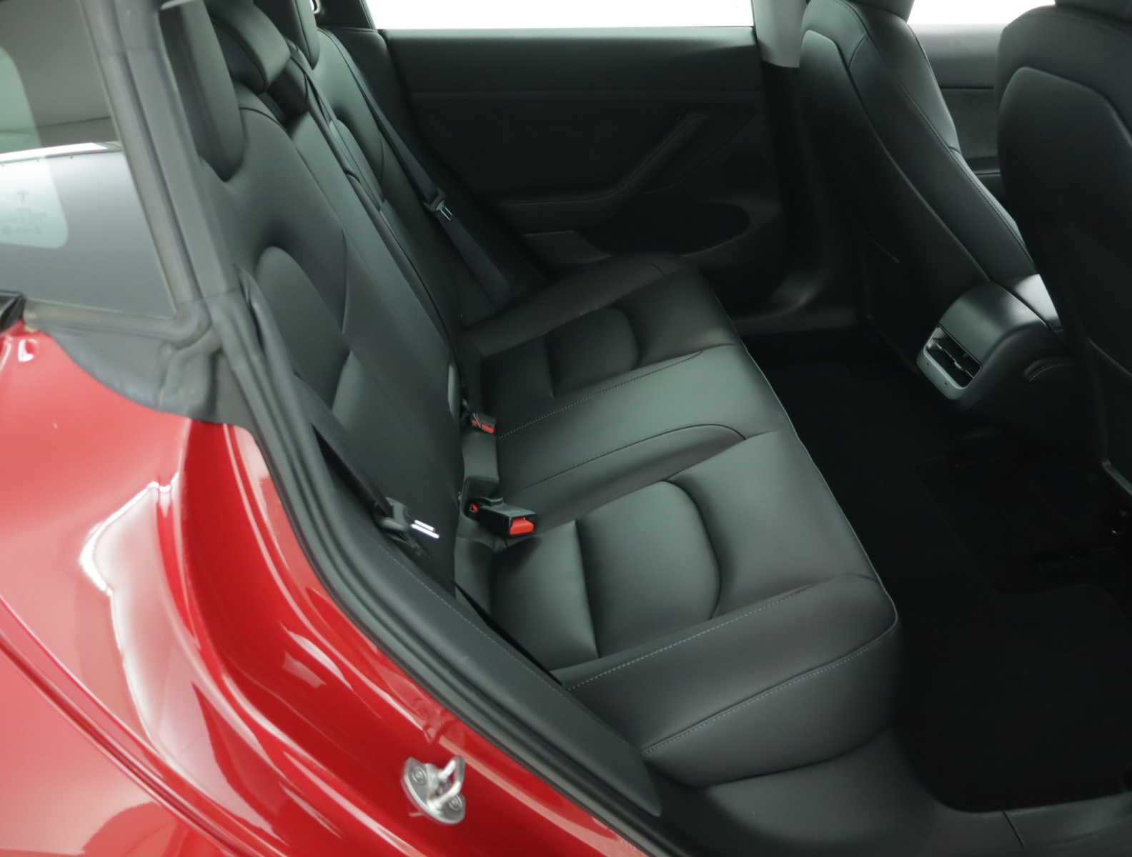 Tesla Model 3 Long Range AWD – fotografie 13