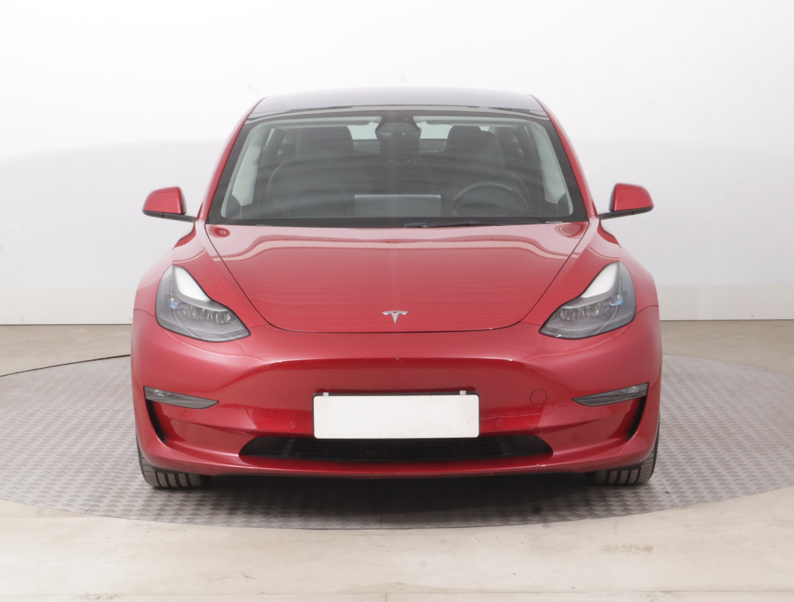 Tesla Model 3 Long Range AWD – fotografie 2