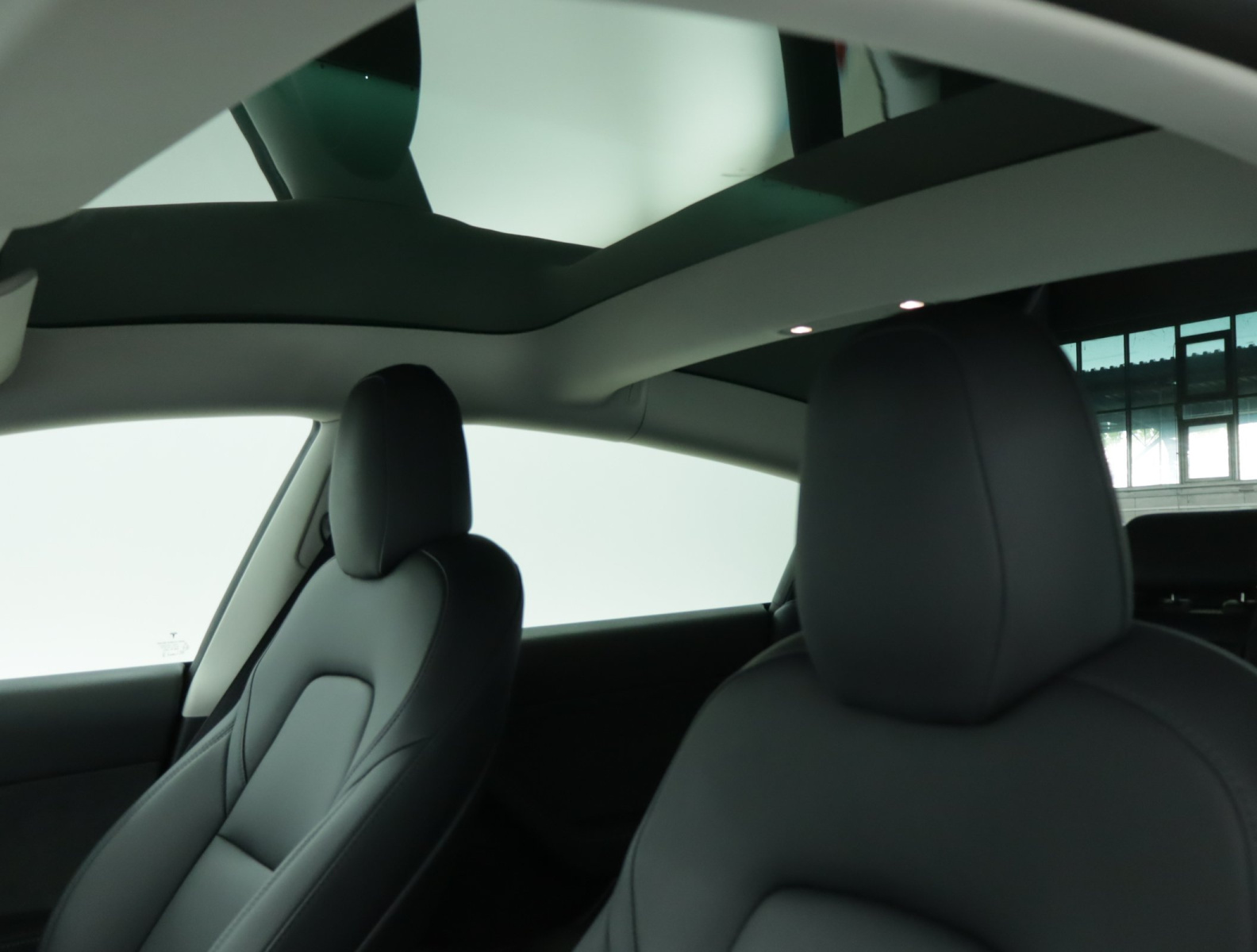 Tesla Model 3 Long Range AWD – fotografie 24