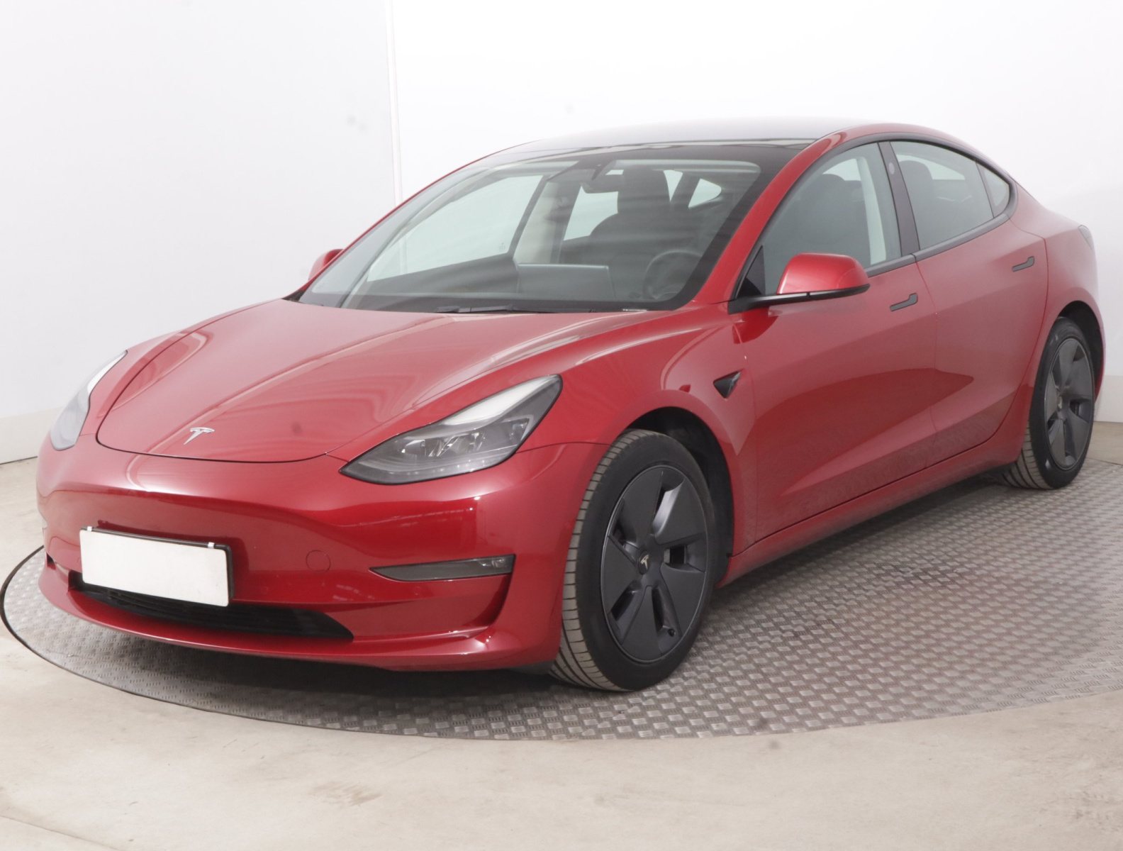 Tesla Model 3 Long Range AWD – fotografie 3